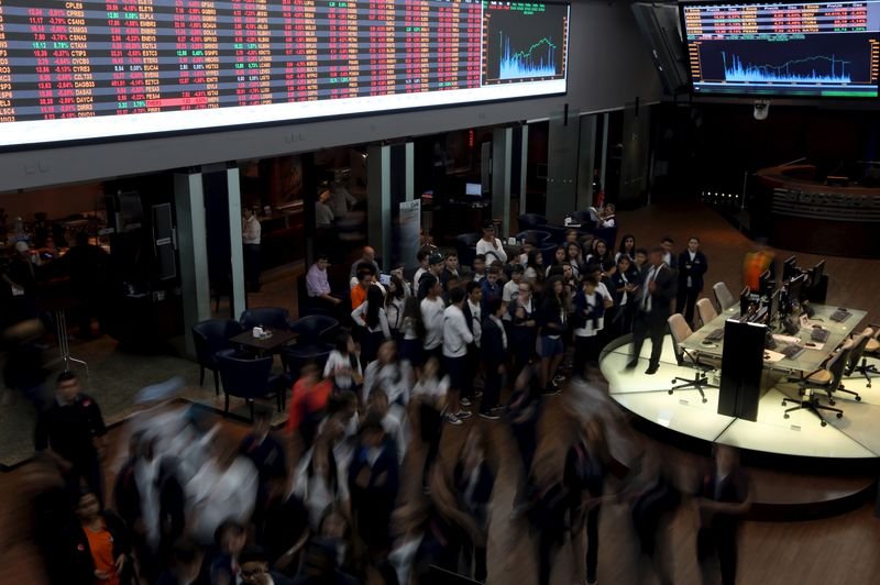 Ibovespa avança e engata 3ª semana seguida de ganhos