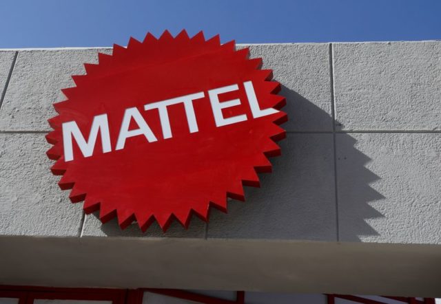 Logotipo da Mattel na entrada da fábrica da empresa em Montoi, México