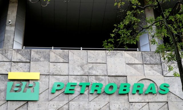 Logo da Petrobras na sede da estatal no Rio de Janeiro