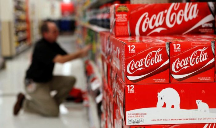 Coca-Cola eleva preços com demanda estável