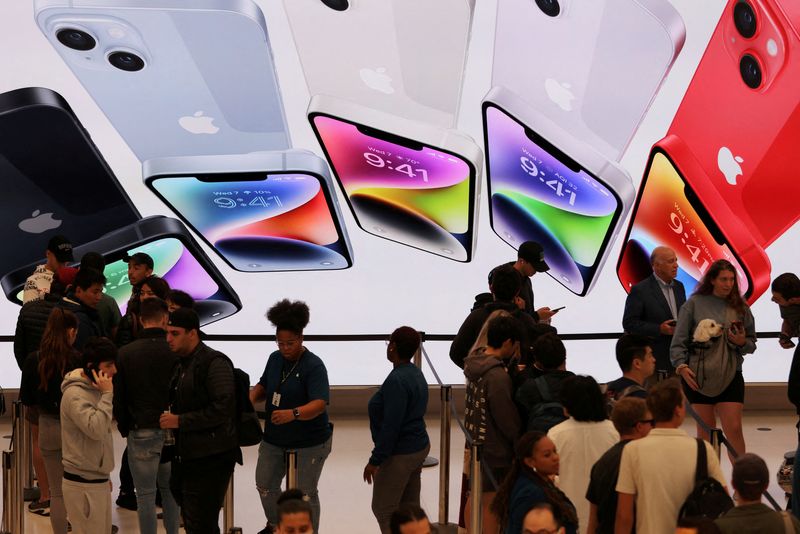 O aumento de 1,5% na receita do iPhone da Apple contrasta com a indústria de eletrônicos, que está lidando com uma queda nas vendas de smartphones