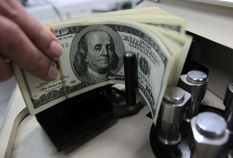 Investidores aguardavam uma leitura de inflação dos Estados Unidos e digeriam a ata da última reunião de política monetária do Banco Central do Brasil