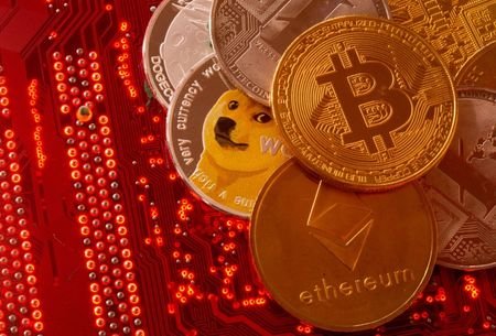 Representações das criptomoedas Bitcoin, Ethereum, DogeCoin, Ripple, Litecoin
