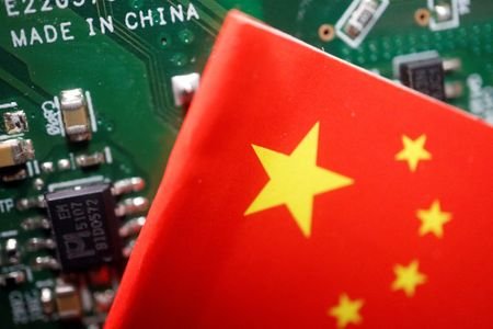 Circuito com chips e bandeira da China