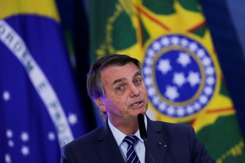 Presidente Jair Bolsonaro teria sido alertado sobre irregularidades na compra da vacina indiana