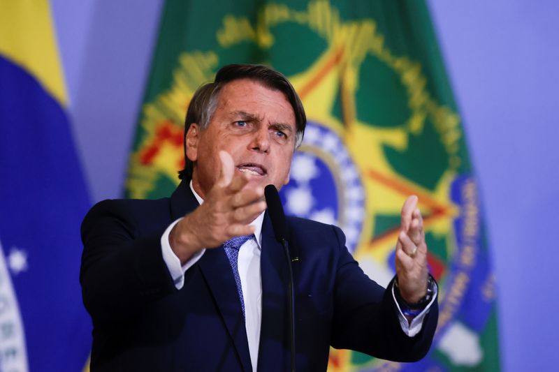 TSE multa Bolsonaro em R$ 10 mil
