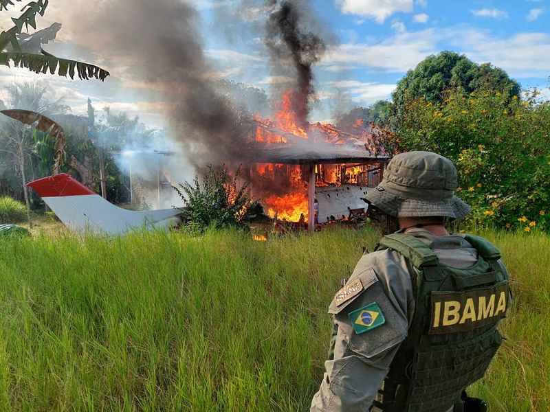 Ao longo desta semana, a PF informou que houve a destruição de acampamentos, combustíveis e maquinário encontrados na terra indígena