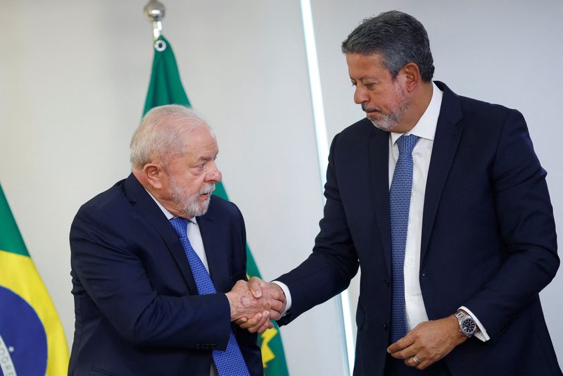 Lula e Arthur Lira em Planalto