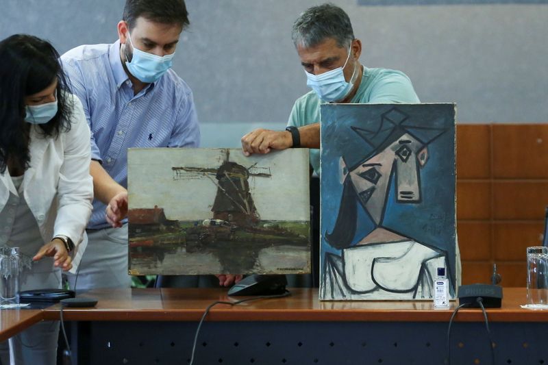 Ladrões invadiram a galeria e roubaram "Cabeça de Mulher", pintura de Picasso de 1939 doada pelo artista espanhol em 1949, e "Moinho", obra do holandês Mondrian datada de 1905
