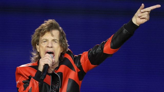 Mick Jagger participa de show em Liverpool