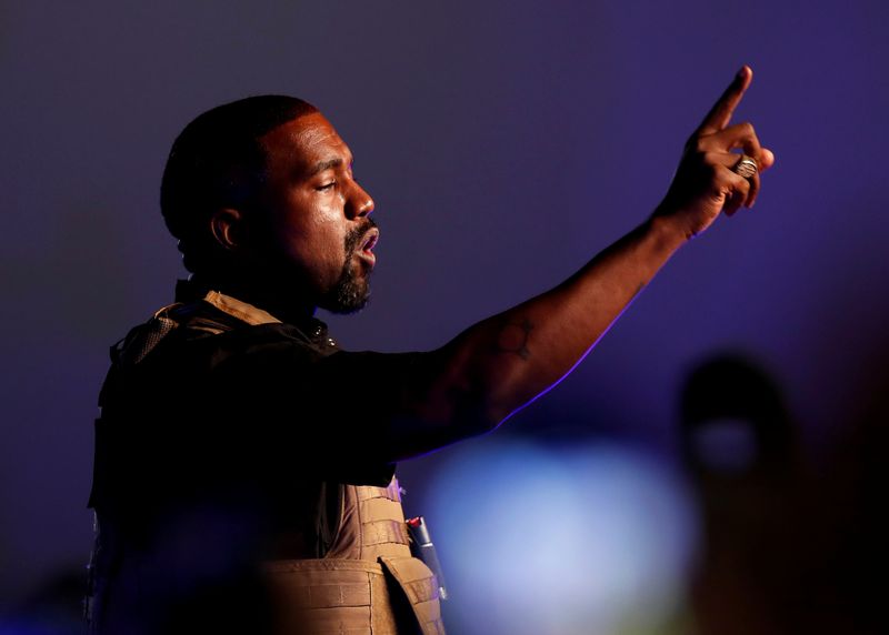 Kanye West é processado por alegação de uso ilegal de samples em "Donda 2"