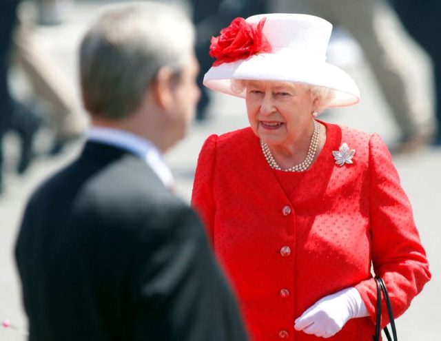 Guarda-roupa real: o estilo de moda único da rainha Elizabeth