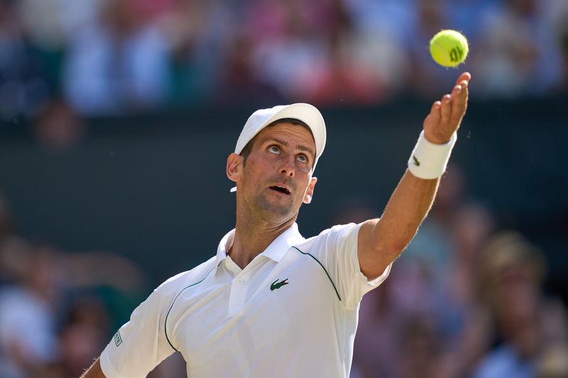 Novak Djokovic durante partida de Wimbledon
