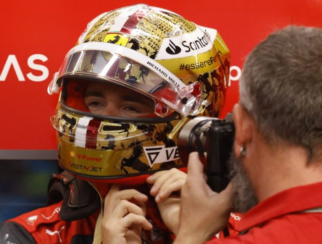 Leclerc coloca Ferrari na pole position em Cingapura