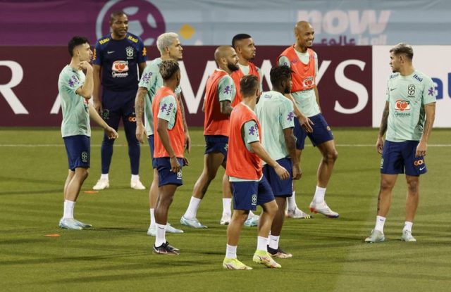 Jogadores da seleção brasileira durante treinamento em Doha