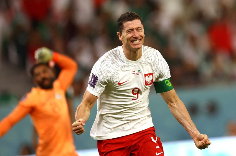 Robert Lewandowski comemora gol marcado pela Polônia contra a Arábia Saudita na Copa do Mundo do Catar