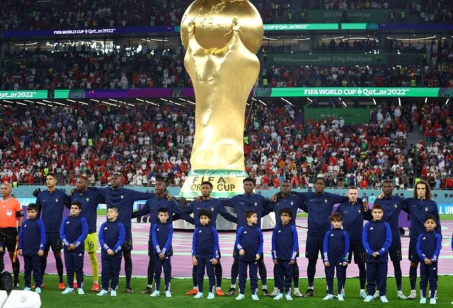 Torcedores da Tunísia vaiam hino da França em jogo da Copa do Mundo