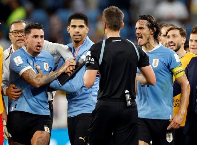 Fifa abre processo disciplinar contra jogadores do Uruguai