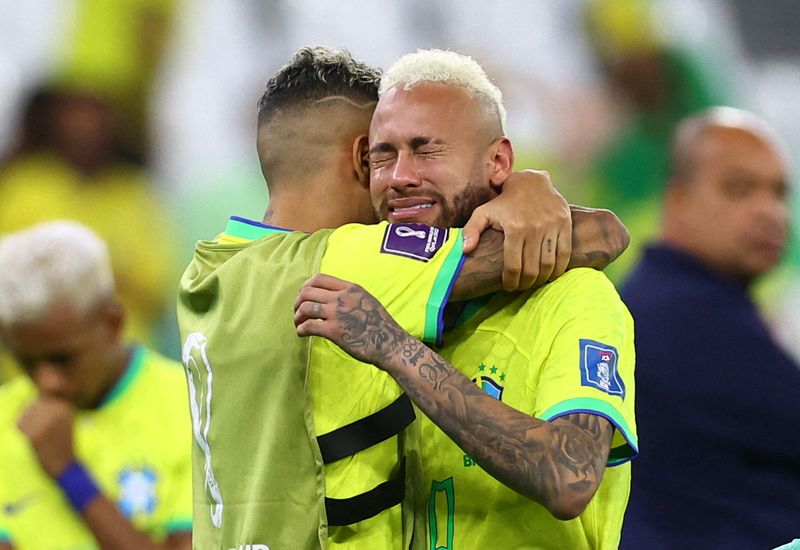 Neymar chora após eliminação do Brasil na Copa do Mundo