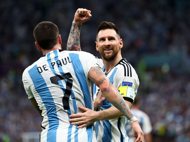 Messi comemora gol na vitória da Argentina sobre a Holanda