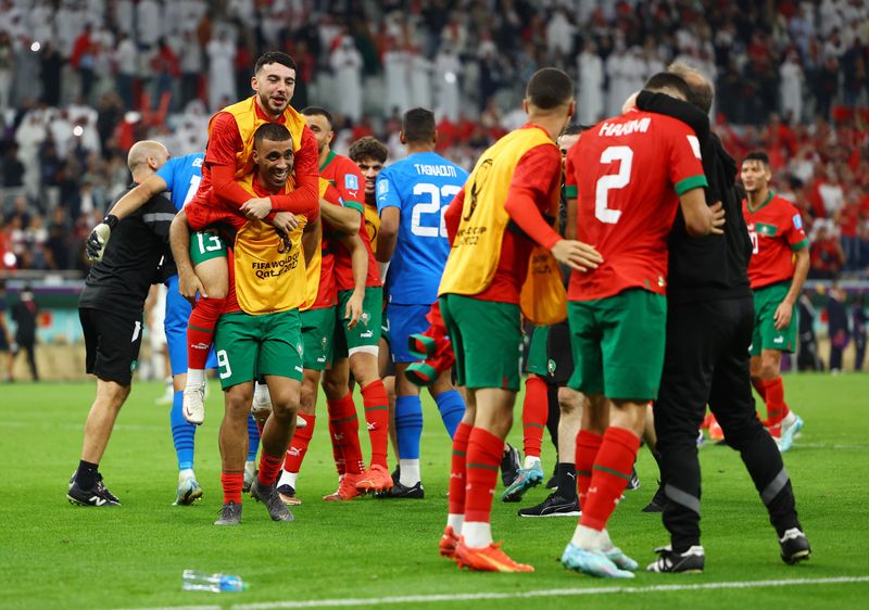Portugal lutou para superar a defesa marroquina, com Bruno Fernandes chegando perto com um chute logo após o gol marroquino