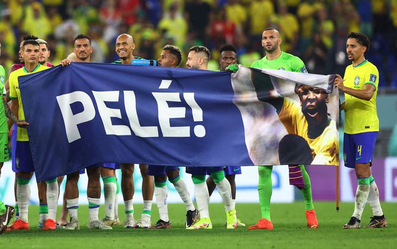Jogadores do Brasil homenageiam Pelé após jogo contra a Coreia do Sul