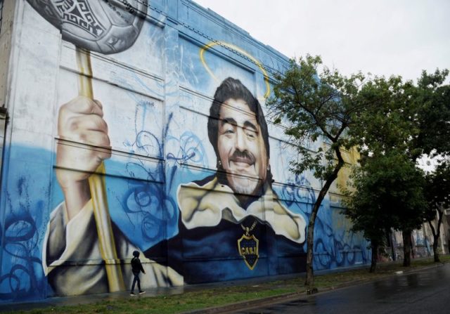 Grafite em homenagem a Maradona em bairro La Boca, em Buenos Aires