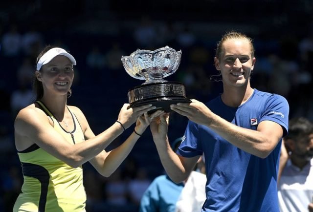 Dupla brasileira Luisa Stefani e Rafael Matos vence Aberto da Austrália