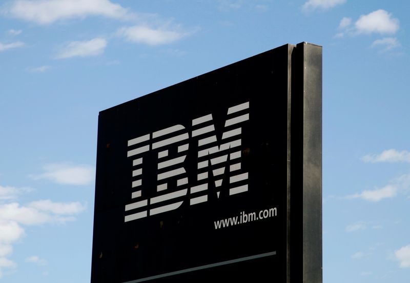 Vista externa de um prédio da IBM
