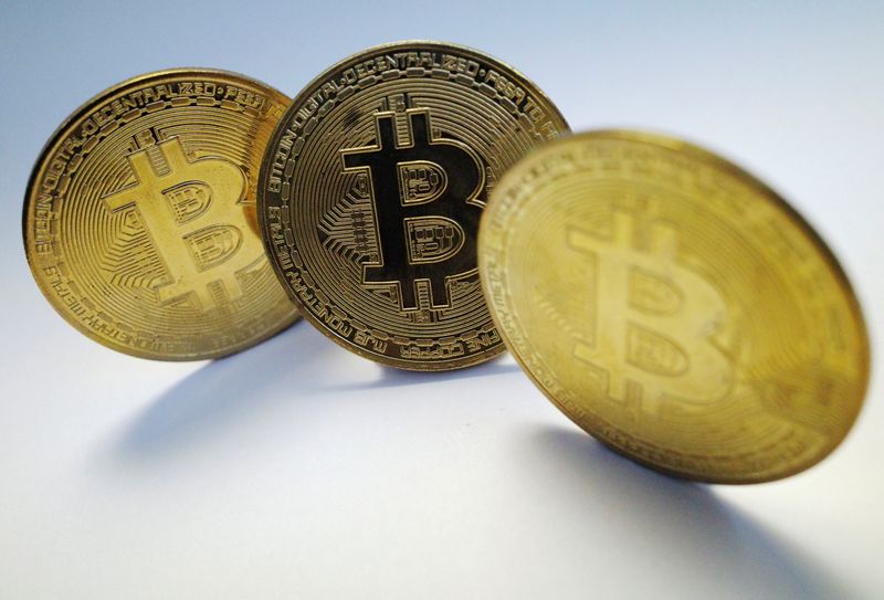 O bitcoin subia mais de 4%, para 66,555 mil dólares nesta sessão, aproximando-se do recorde de 67 mil dólares de 20 de outubro