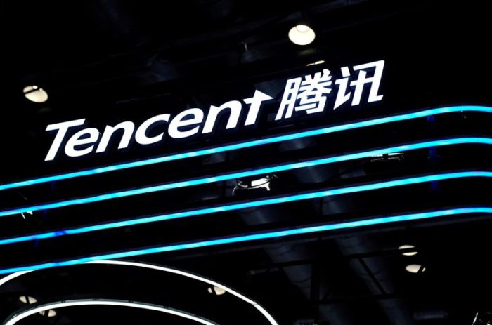 Logotipo da Tencent duante feira em Pequim