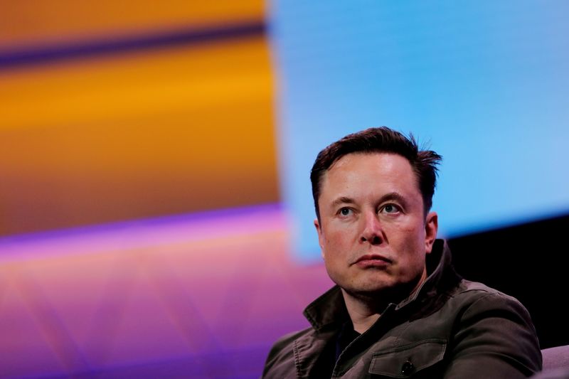 Musk, a pessoa mais rica do mundo e principal acionista da Tesla, escreveu no Twitter na semana passada que venderia 10% de suas ações se os usuários da plataforma de mídia social aprovassem a mudança