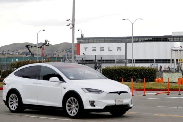 Tesla faz recall de mais de 500.000 veículos nos EUA para corrigir sons de alerta de pedestres