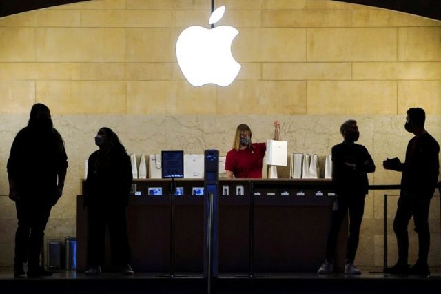 Trabalhadores de lojas da Apple nos EUA buscam sindicalização, diz jornal