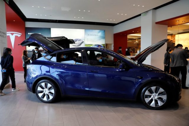 Tesla pode reduzir preços de carros se inflação acalmar, diz Musk