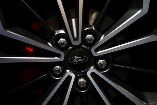 Ford corta 3 mil empregos para investir em veículos elétricos e software