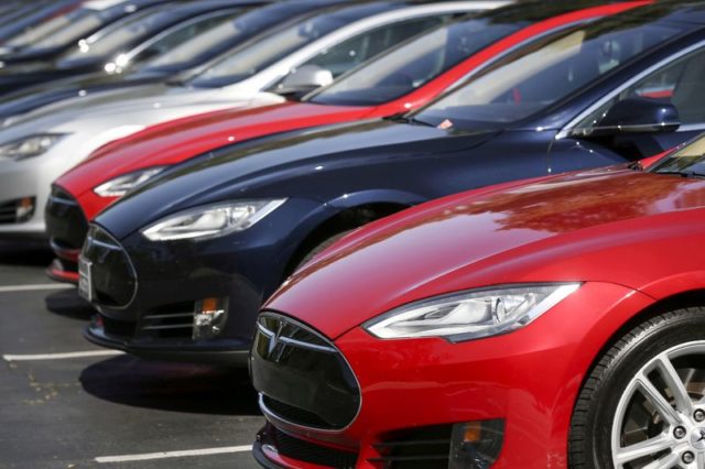 Tesla faz recall de 40 mil veículos dos EUA por possível perda de assistência de direção hidráulica