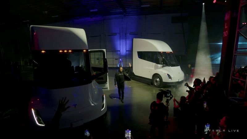 Tesla revela seu caminhão Semi em evento transmitido ao vivo