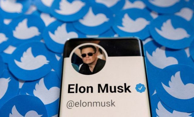 Musk diz que Twitter pode cobrar taxa de usuários comerciais e governamentais