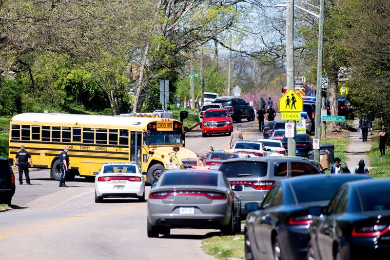 Polícia responde a incidente com relatos de vários baleados em escola do Tennessee