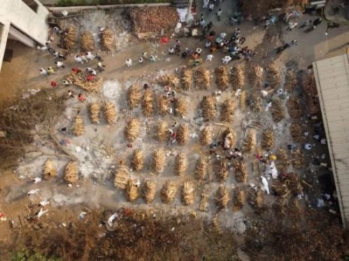 Cremações de vítimas de Covid em Nova Délhi