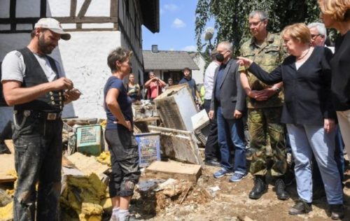 Merkel visita área atingida por enchentes na Alemanha