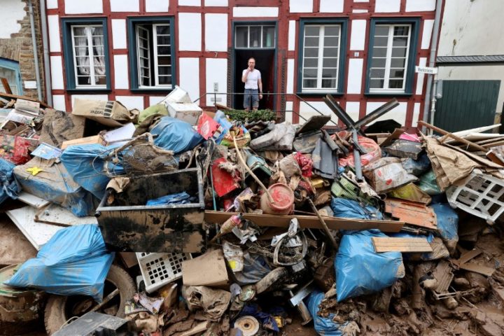 Destruição provocada por temporal na Alemanha ONU aquecimento