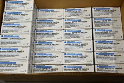 Caixas da vacina da Johnson & Johnson contra Covid-19 em Shepherdsville, nos Estados Unidos