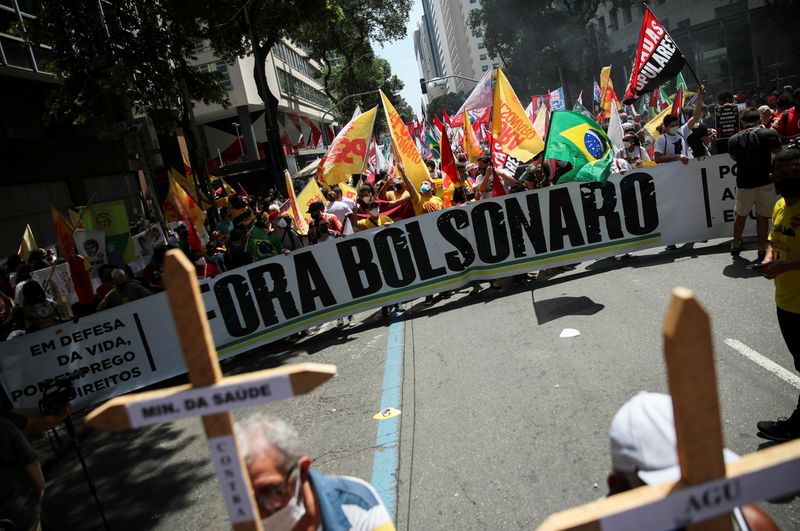 Protesto contra o presidente Jair Bolsonaro no centro do Rio de Janeiro
