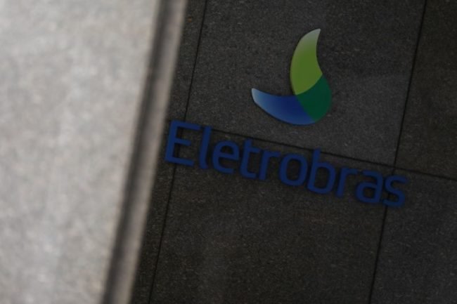 O governo deve reduzir mais a participação na Eletrobras após a privatização, que deve se tornar a maior já feita no país