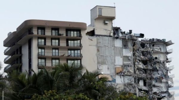 Edifício desaba parcialmente em Miami Beach, na Flórida, EUA