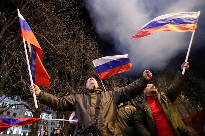 Putin assinou decretos anteriormente para reconhecer as duas regiões separatistas --as autoproclamadas República Popular de Donetsk e a República Popular de Luhansk