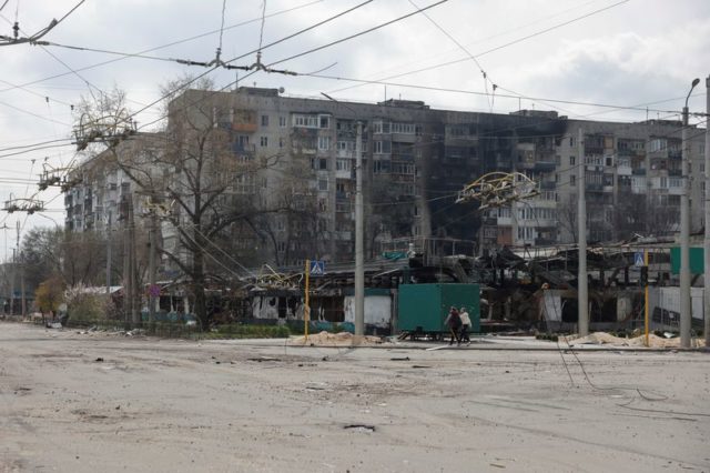 Prédios residenciais danificados em Sievierodonetsk