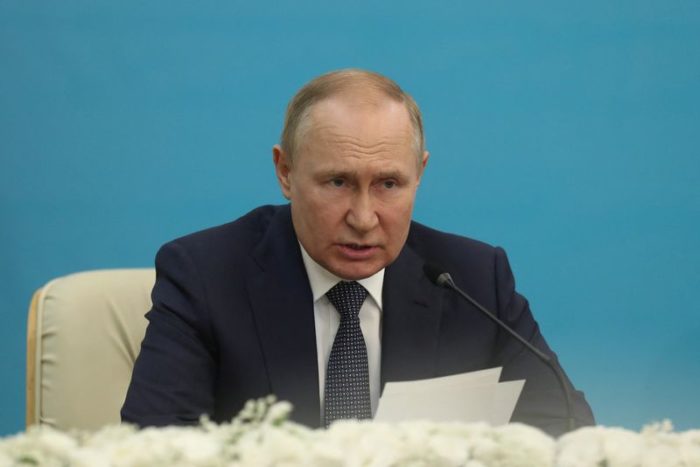 Rússia ataca leste e sul da Ucrânia; EUA acusam Moscou de se preparar para anexar território